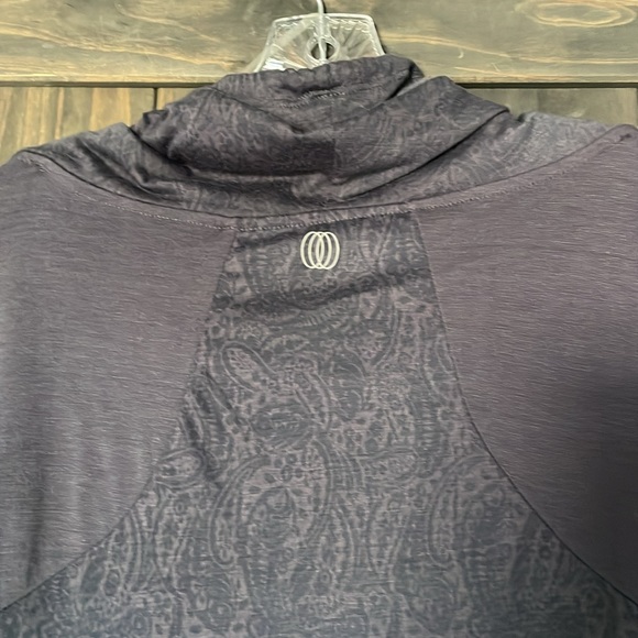 Balance Collection Pullover - Picture 4 of 5